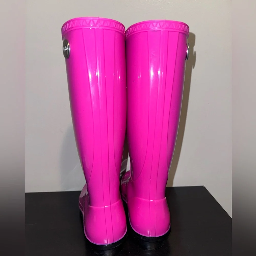 UGG Rain Boots Size 7